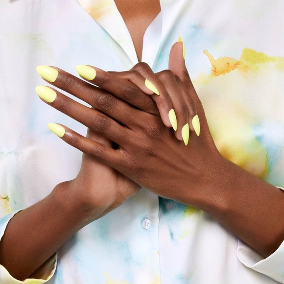 💛 KISS Salon Color Acrylic Nails 💛 - Picture 8 of 13